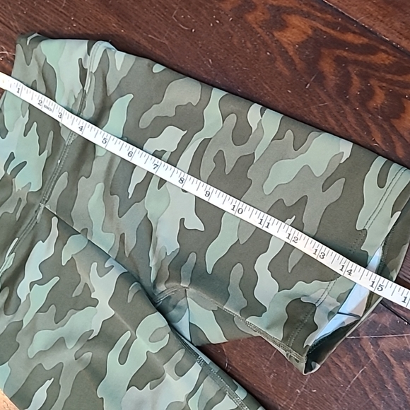 💚 Victoria's Secret PINK Active Camo Shorts - Picture 6 of 7